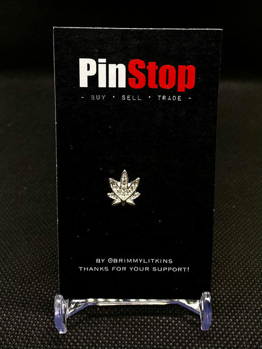 Maple Leaf Pin: Silver Haze
